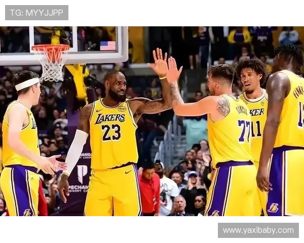 詹姆斯领衔湖人三巨头新赛季目标明确 争冠之路充满挑战与希望